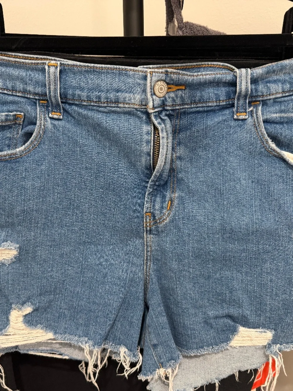 Old Navy Boyfriend Mid-Rise Distressed Denim Shorts | Size 14
